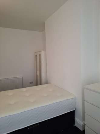 **AVAILABLE NOW**Room 1.  Watson Road.Worksop., Image 6