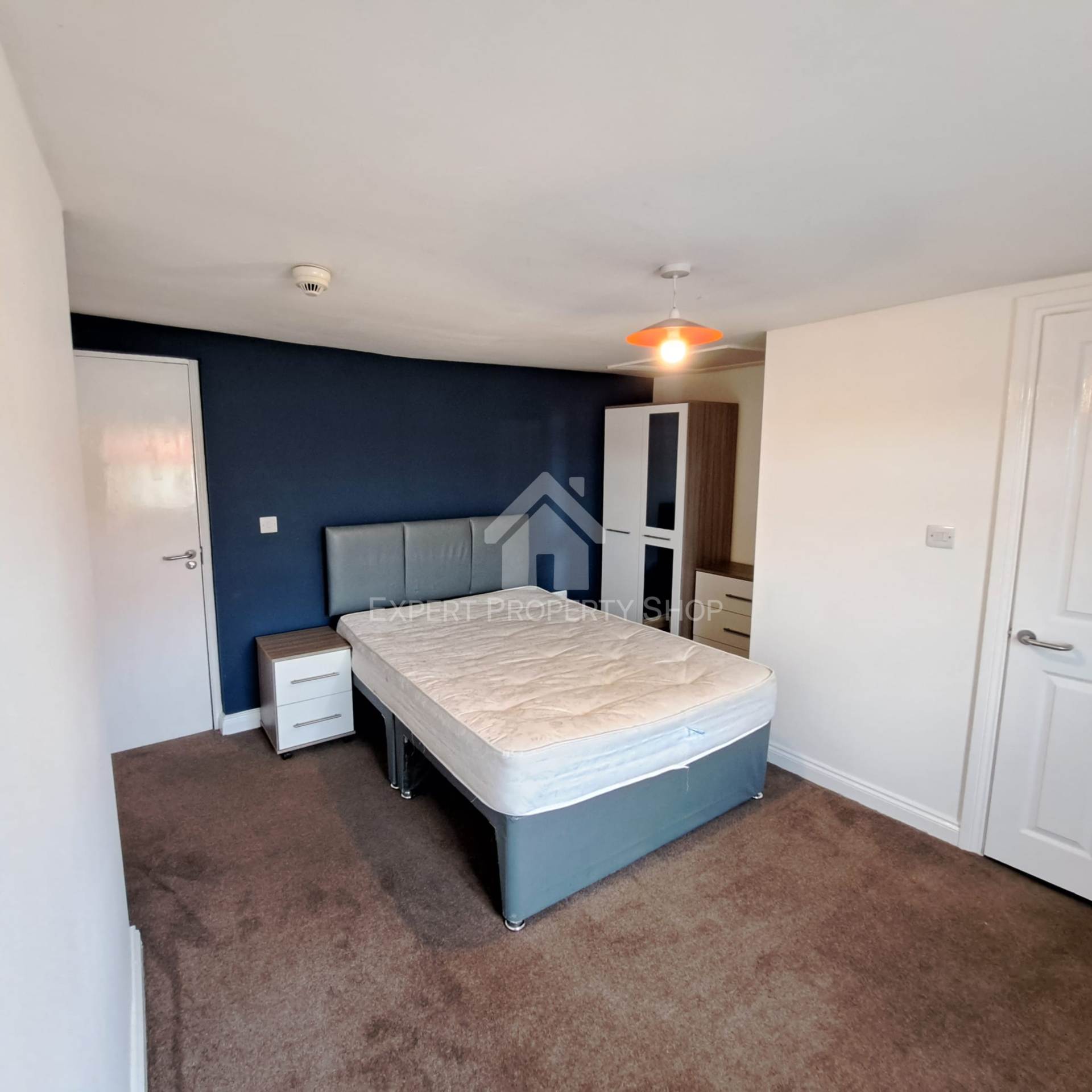 ** AVAILABLE MAY** Room 2, 20 Newgate Street.Worksop,, Image 1