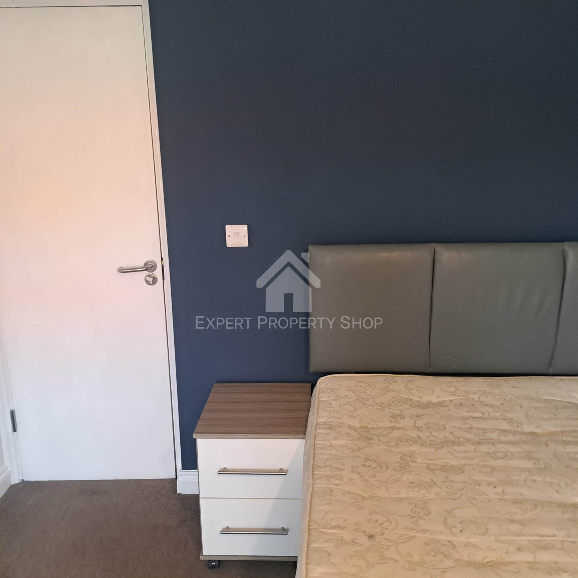 ** AVAILABLE MAY** Room 2, 20 Newgate Street.Worksop,, Image 2