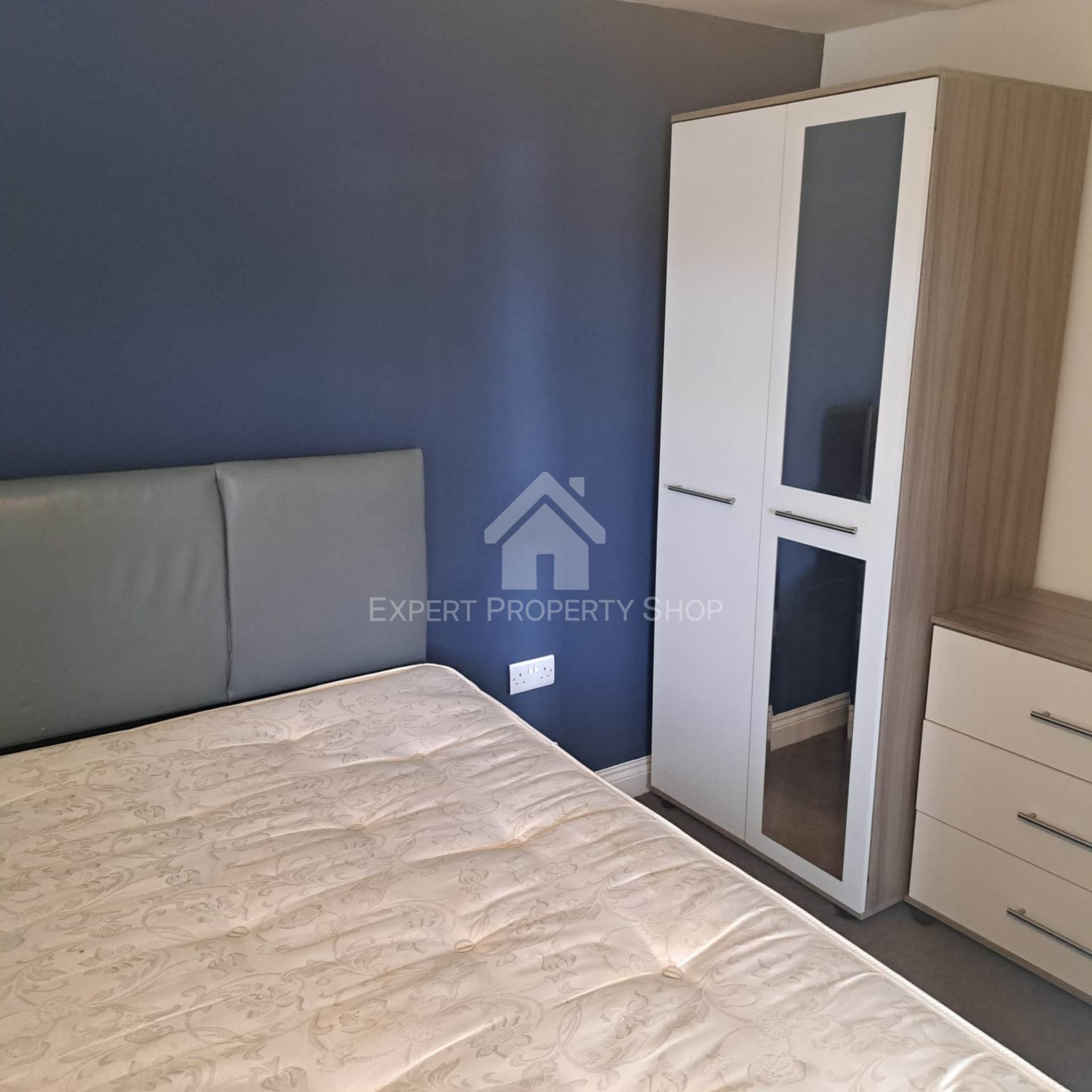 ** AVAILABLE MAY** Room 2, 20 Newgate Street.Worksop,, Image 3