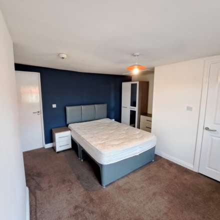 ** AVAILABLE MAY** Room 2, 20 Newgate Street.Worksop,, Image 1