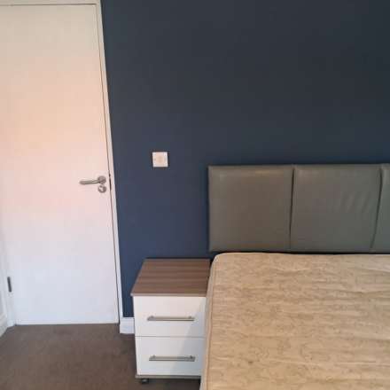 ** AVAILABLE MAY** Room 2, 20 Newgate Street.Worksop,, Image 2