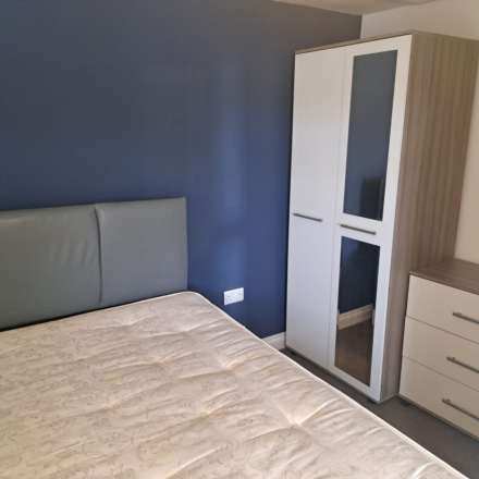 ** AVAILABLE MAY** Room 2, 20 Newgate Street.Worksop,, Image 3