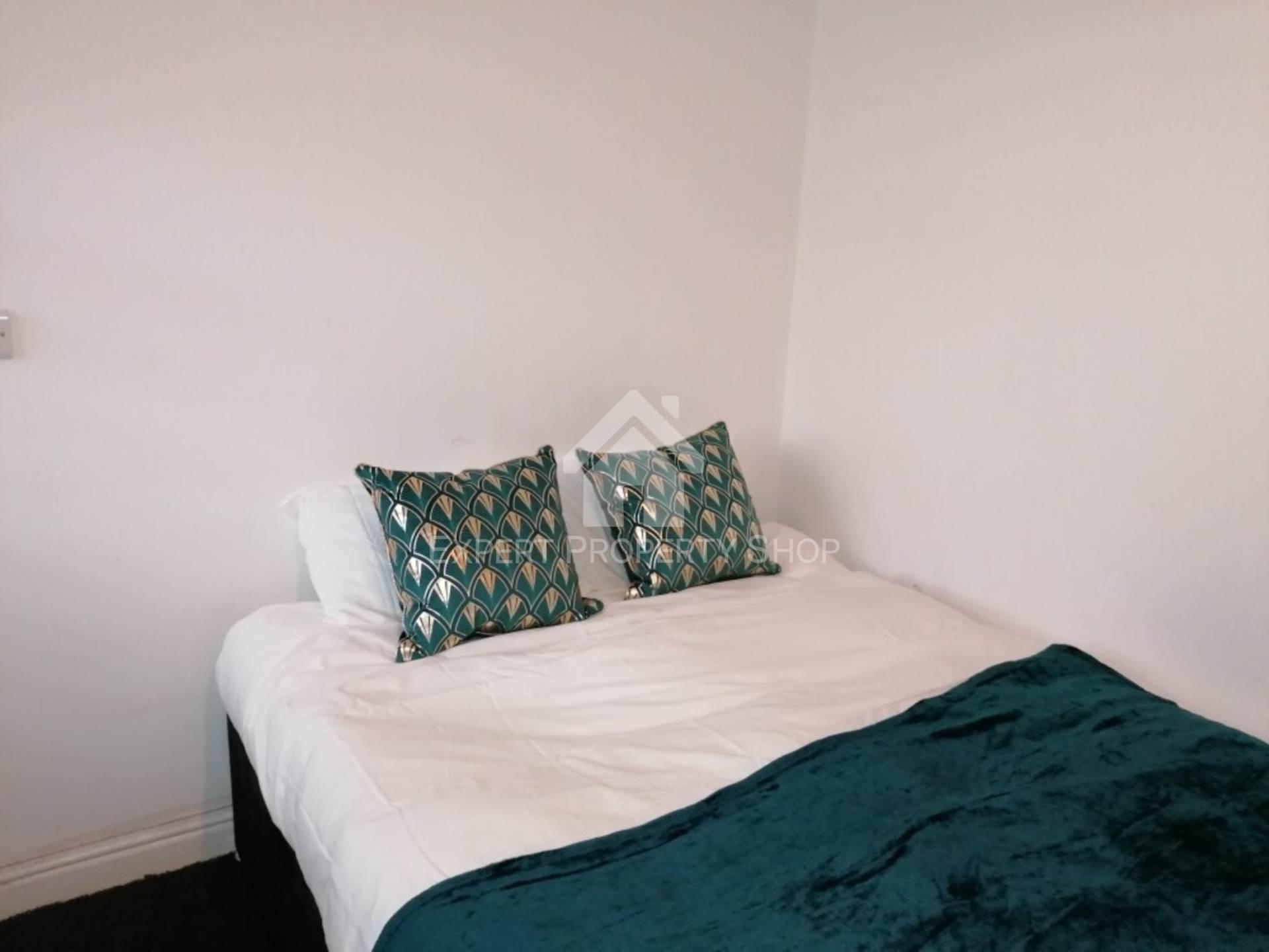 **DOUBLE EN-SUITE ROOM** Carlton Road.Worksop,, Image 2