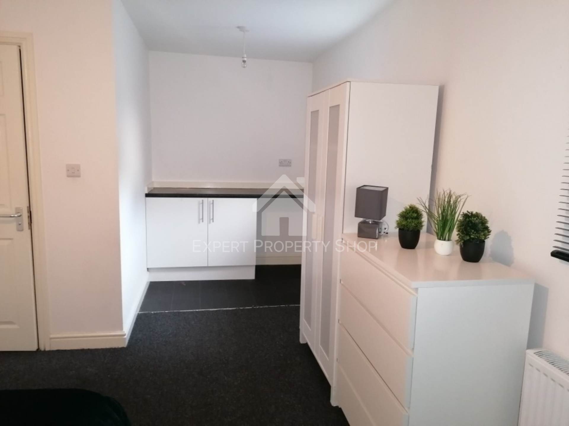 **DOUBLE EN-SUITE ROOM** Carlton Road.Worksop,, Image 3