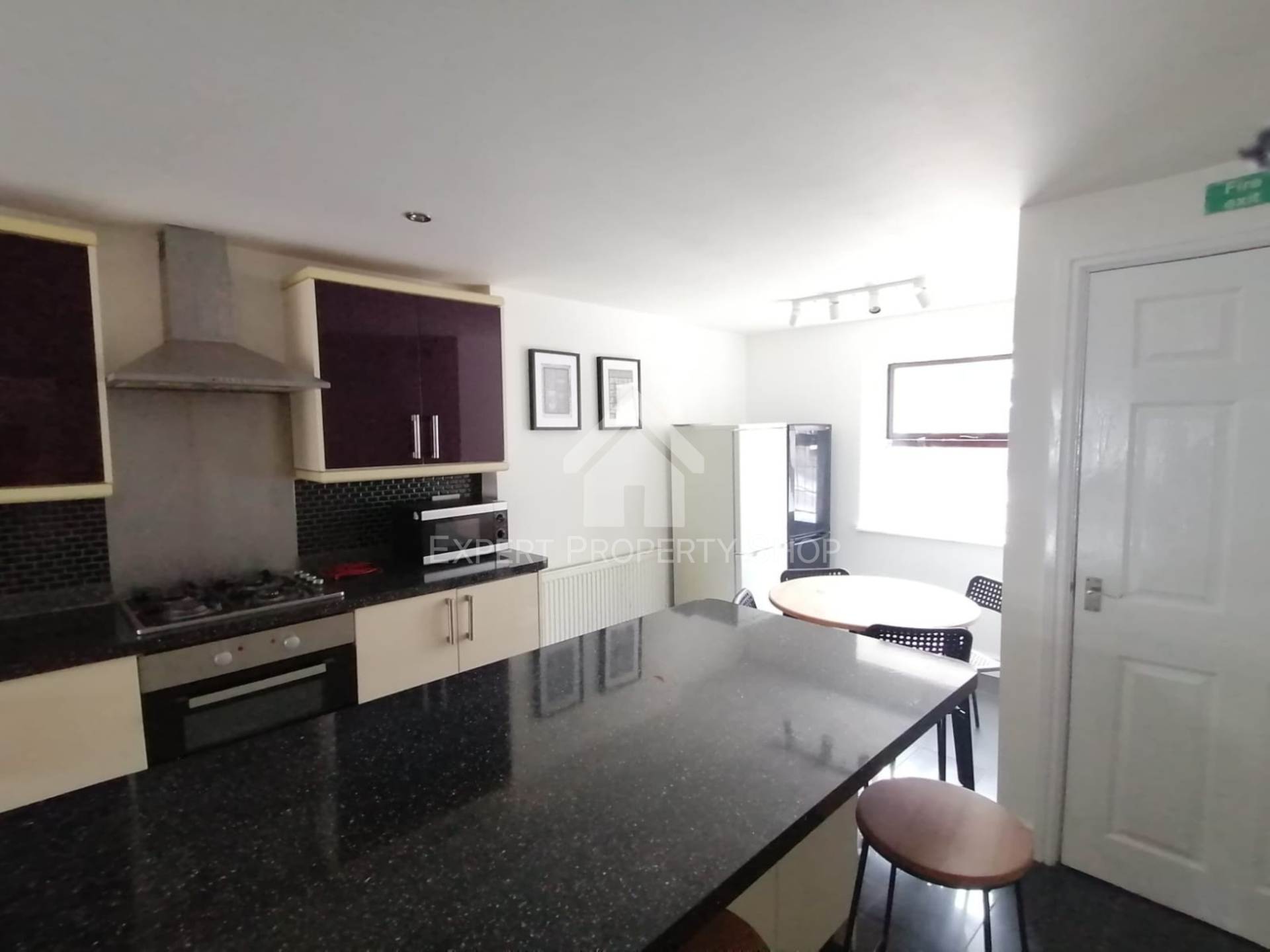 **DOUBLE EN-SUITE ROOM** Carlton Road.Worksop,, Image 6