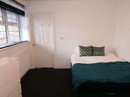 **DOUBLE EN-SUITE ROOM** Carlton Road.Worksop,