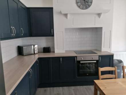 **AVAILABLE NOW***Room 6, 10 Watson Road, Worksop, Image 2