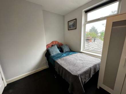**AVAILABLE OCTOBER**Room 2, 77 Newcastle Avenue Worksop