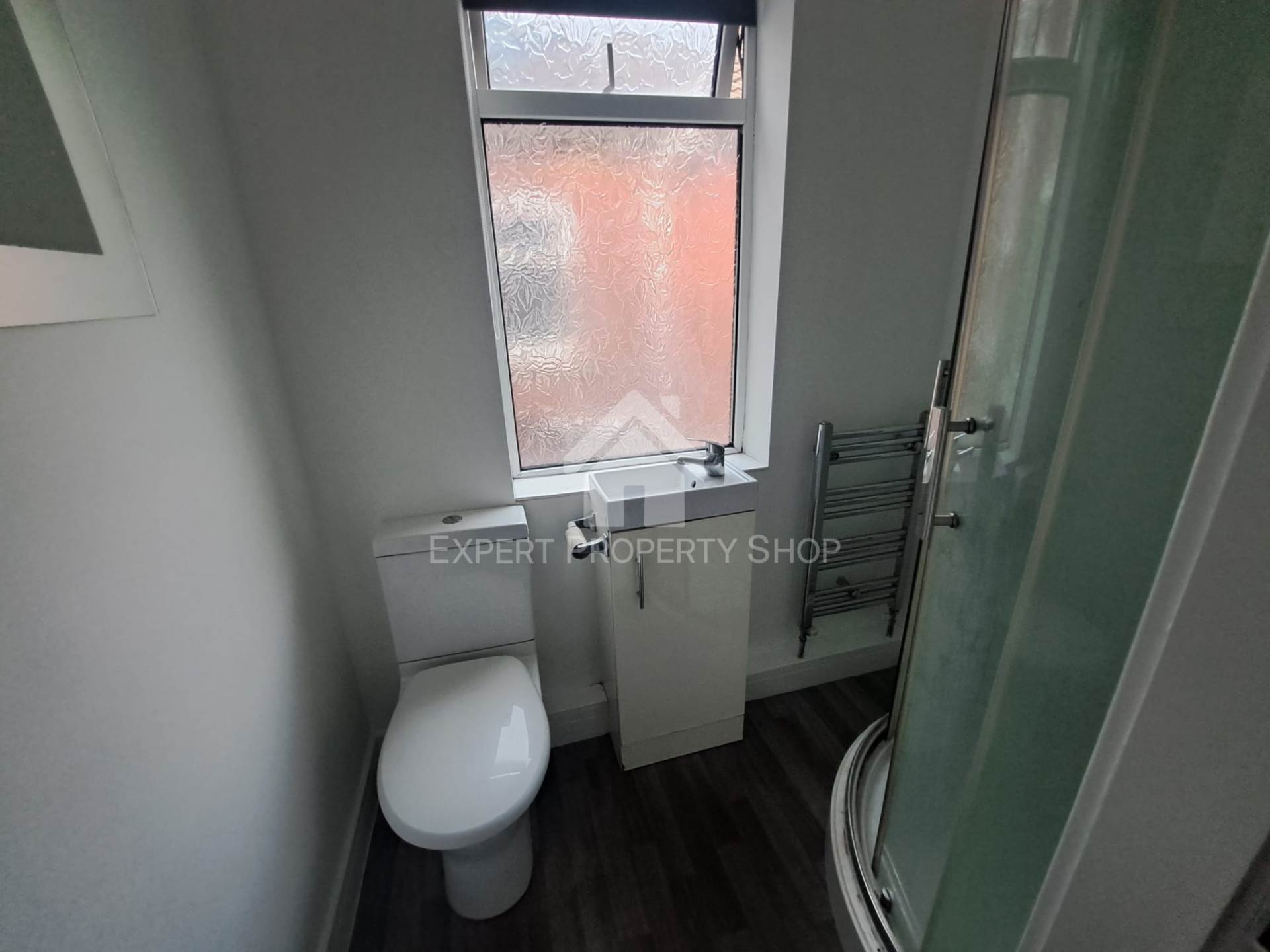 **EnSuite Room** Room 3, 8 Lockwood Road, Doncaster, Image 4