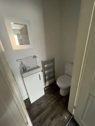 **En-suite Room** Lockwood Road. Wheatley, Doncaster., Image 2