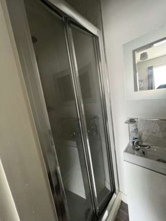**En-suite Room** Lockwood Road. Wheatley, Doncaster., Image 5
