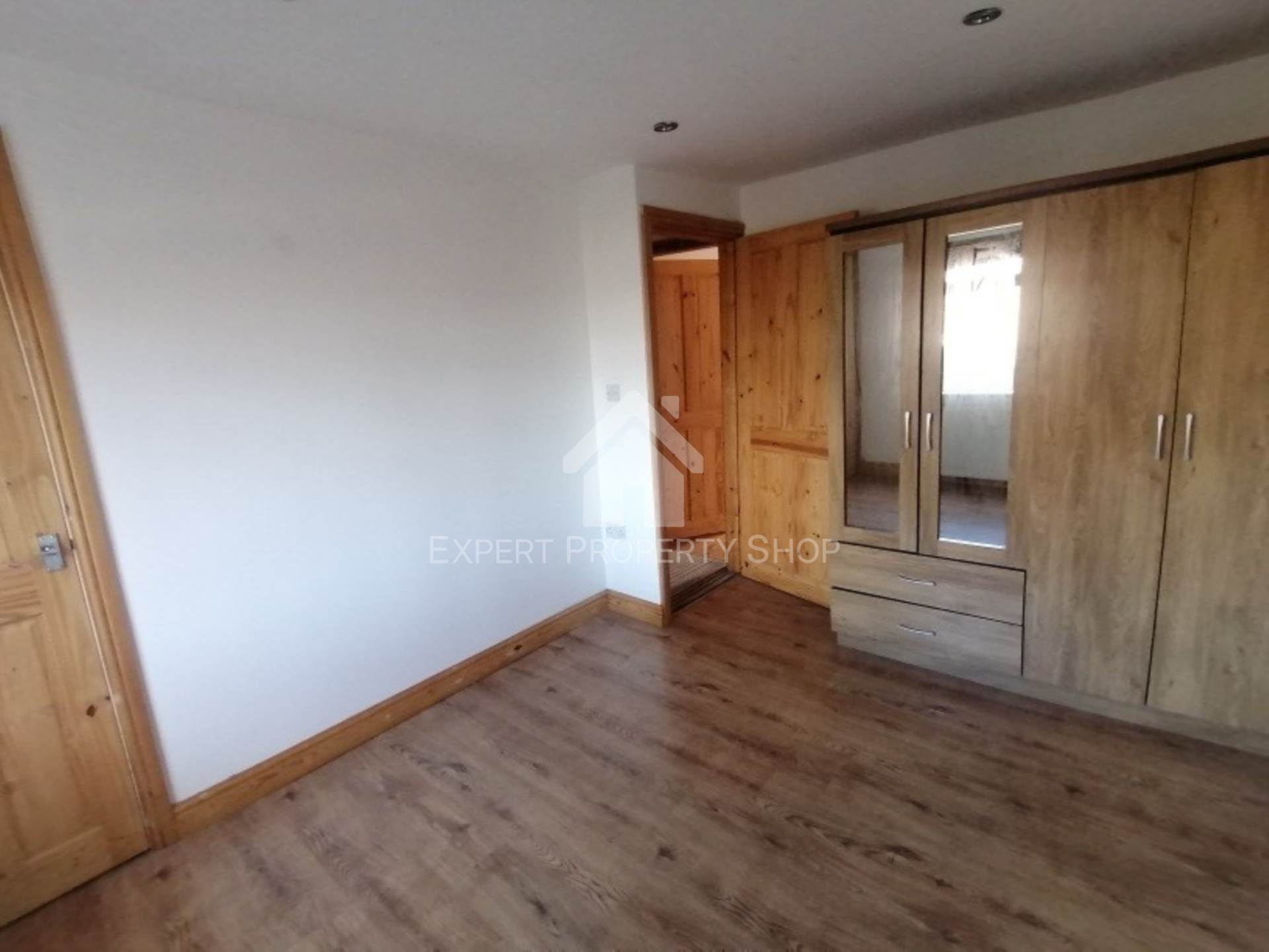 **AVAILABLE NOW** Kidgate, Louth, Image 11