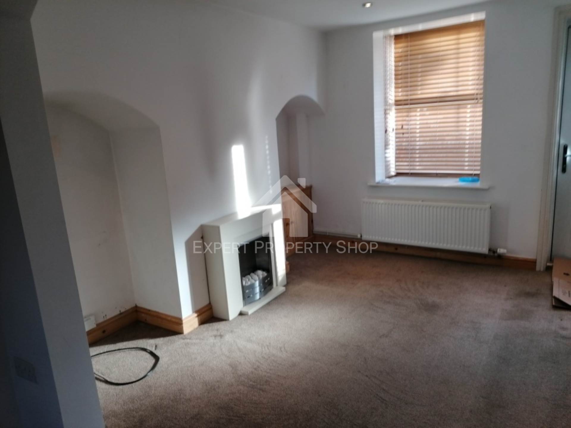 **AVAILABLE NOW** Kidgate, Louth, Image 2