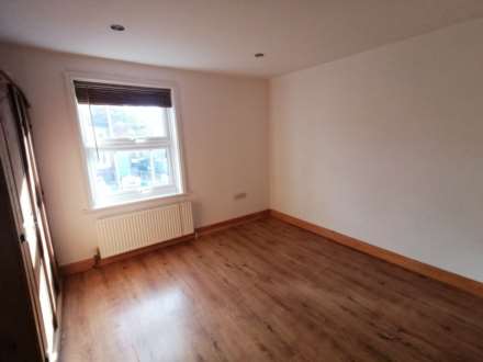 **AVAILABLE NOW** Kidgate, Louth, Image 8