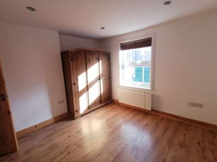 **AVAILABLE NOW** Kidgate, Louth, Image 9