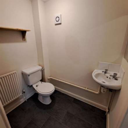 59 The Pines, Worksop, Image 4