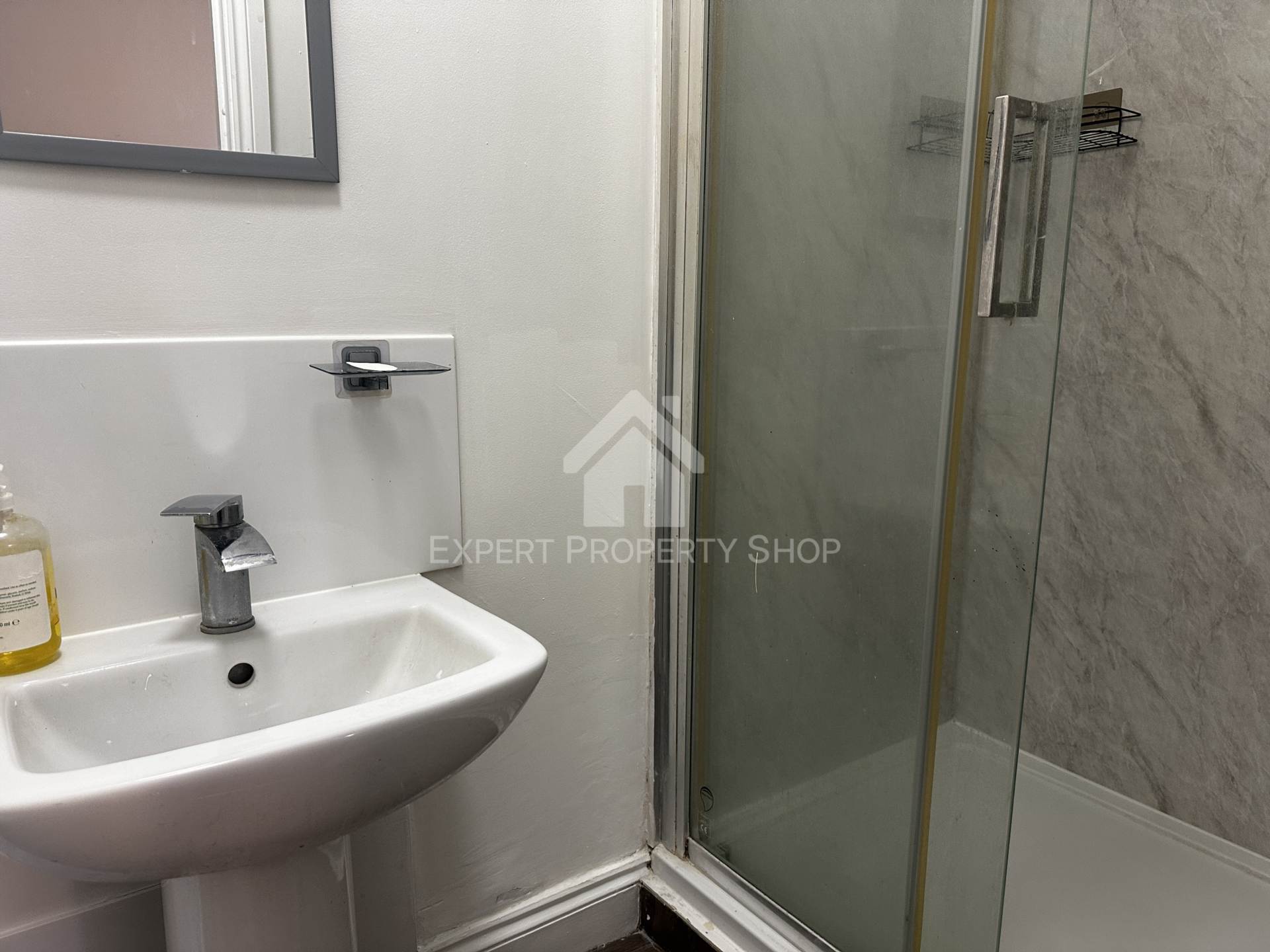 **EN-SUITE ROOM**Newgate Street, Worksop, Image 3