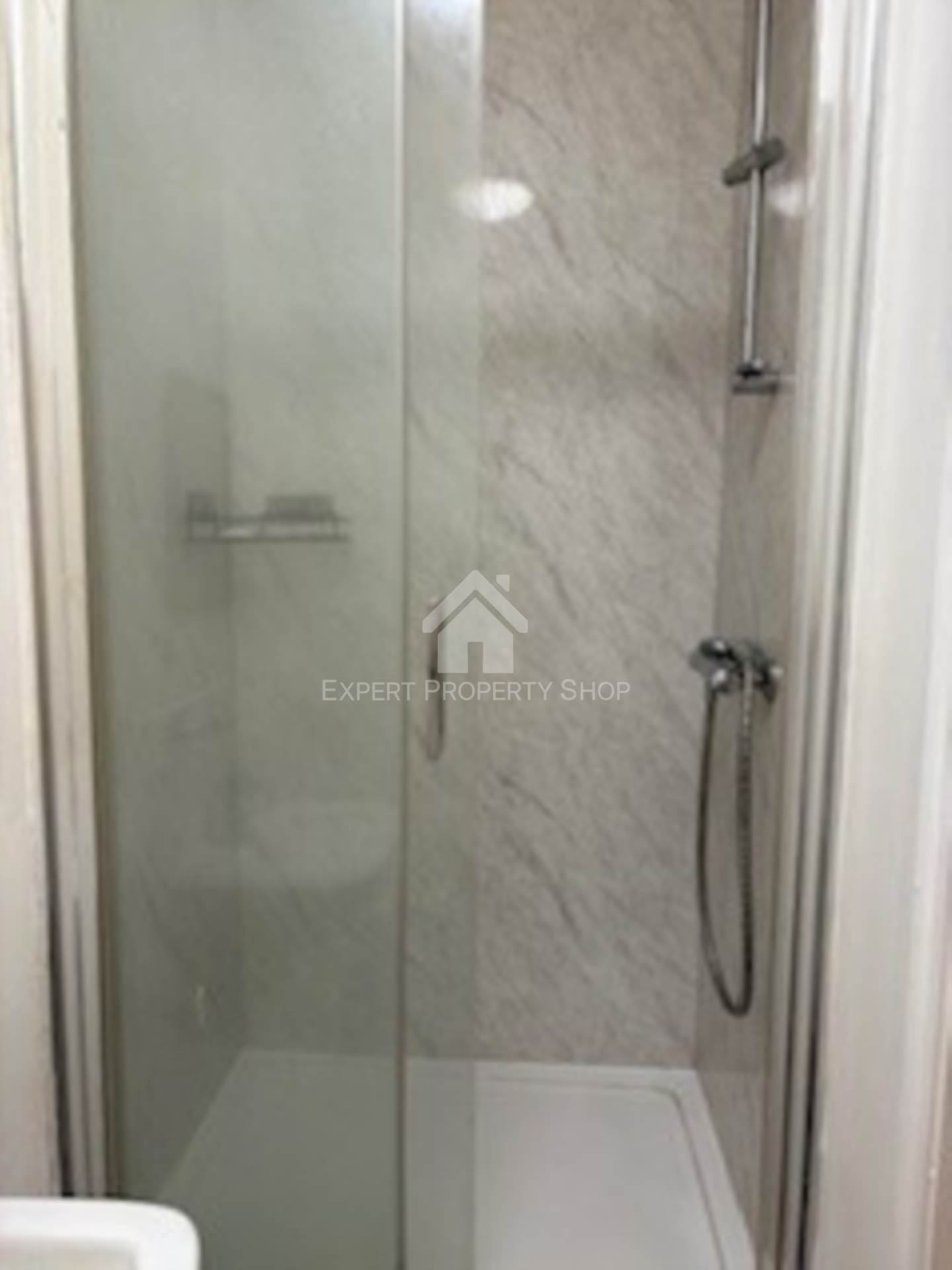 **EN-SUITE ROOM**Newgate Street, Worksop, Image 6