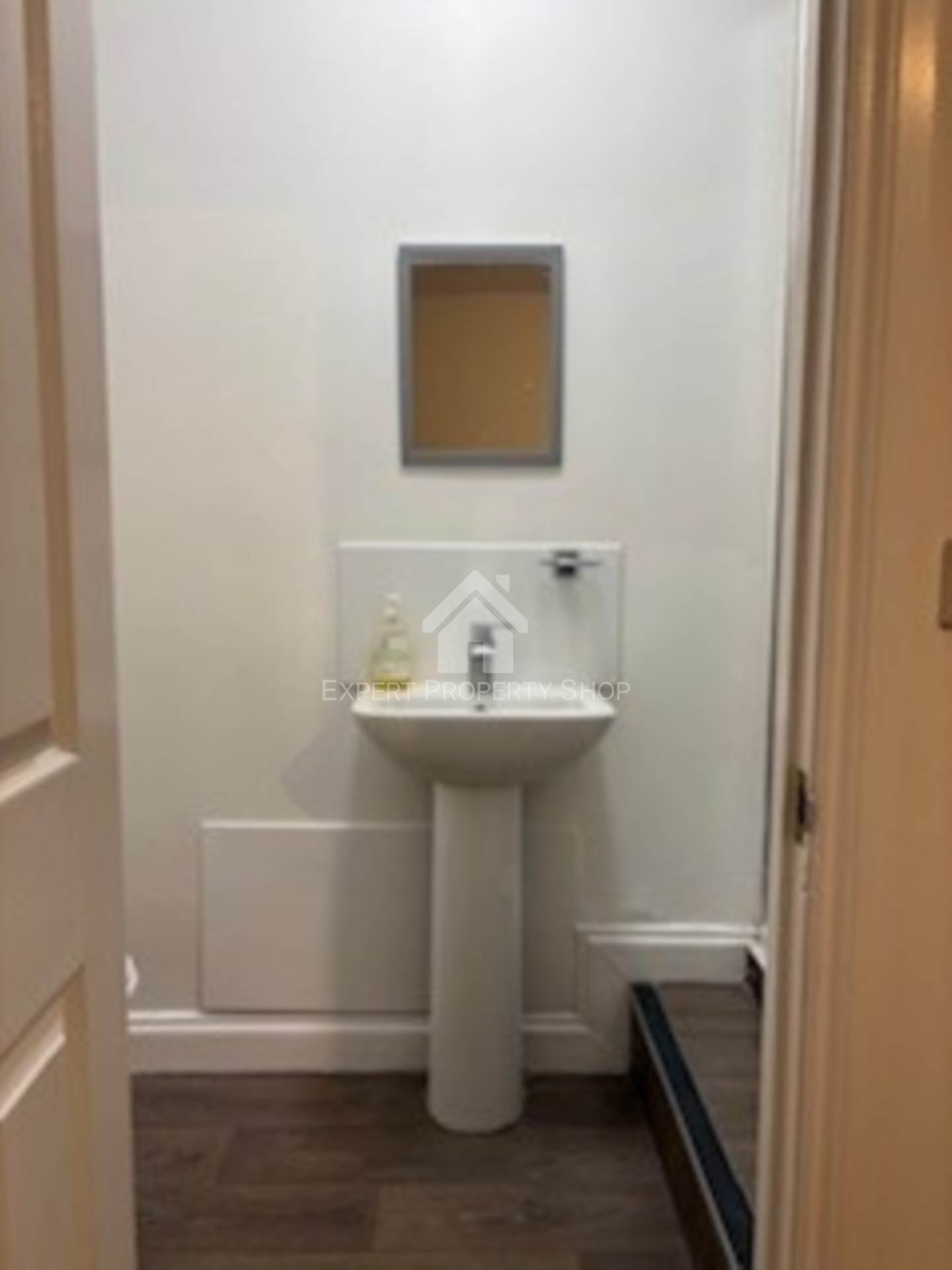 **EN-SUITE ROOM**Newgate Street, Worksop, Image 8