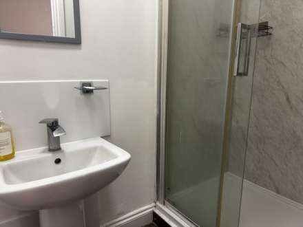 **EN-SUITE ROOM**Newgate Street, Worksop, Image 3