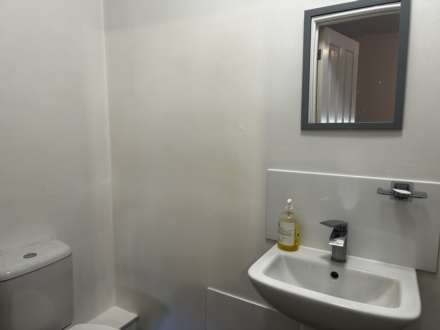 **EN-SUITE ROOM**Newgate Street, Worksop, Image 4