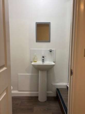 **EN-SUITE ROOM**Newgate Street, Worksop, Image 8