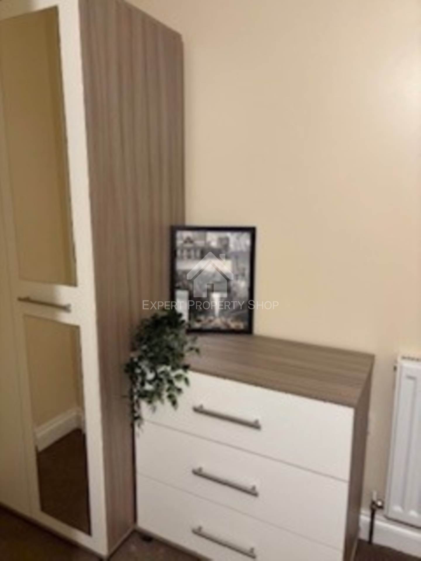 **EN-SUITE ROOM**Newgate Street, Worksop, Image 3