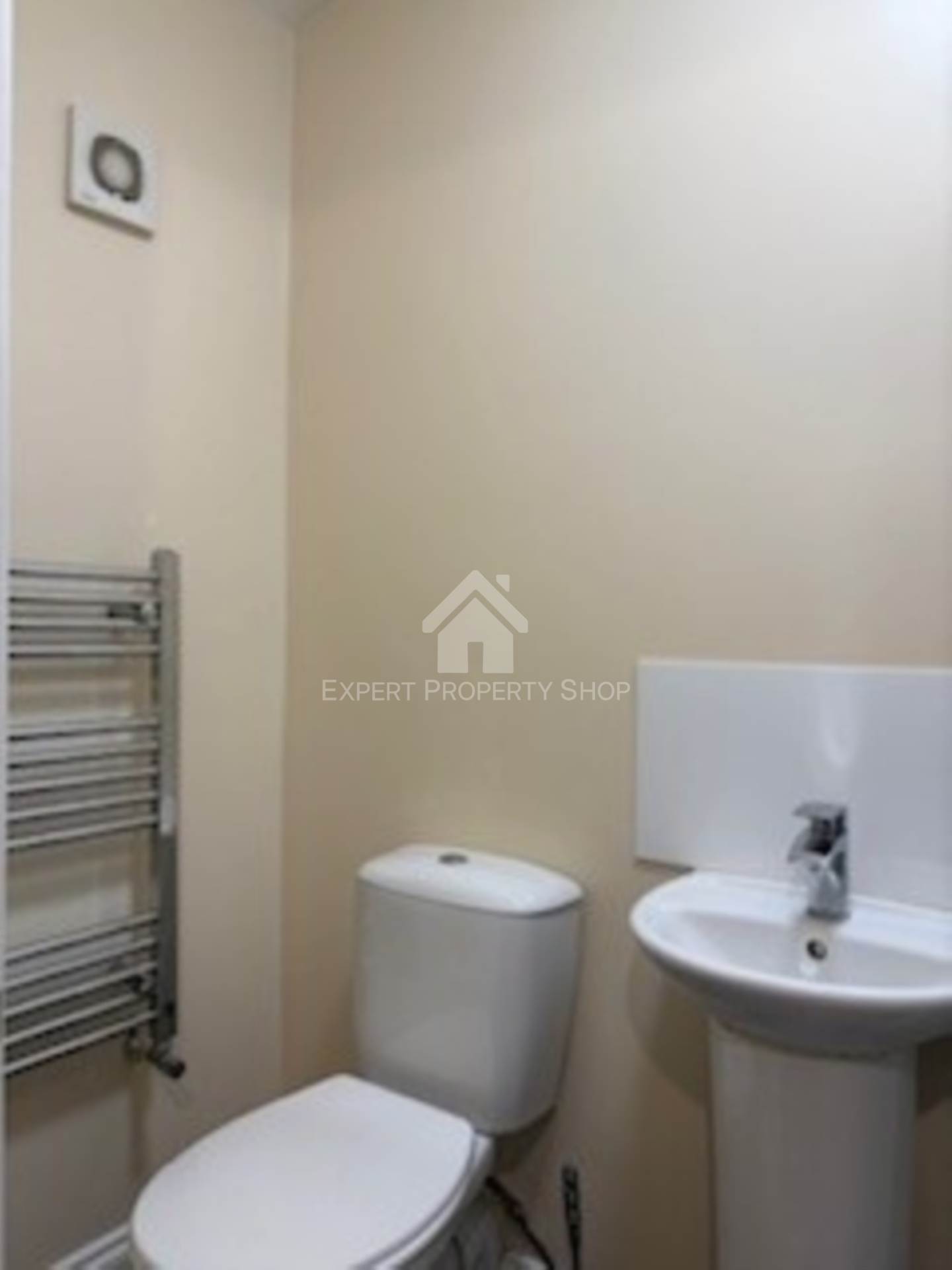 **EN-SUITE ROOM**Newgate Street, Worksop, Image 8