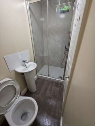 **EN-SUITE ROOM**Newgate Street, Worksop, Image 7