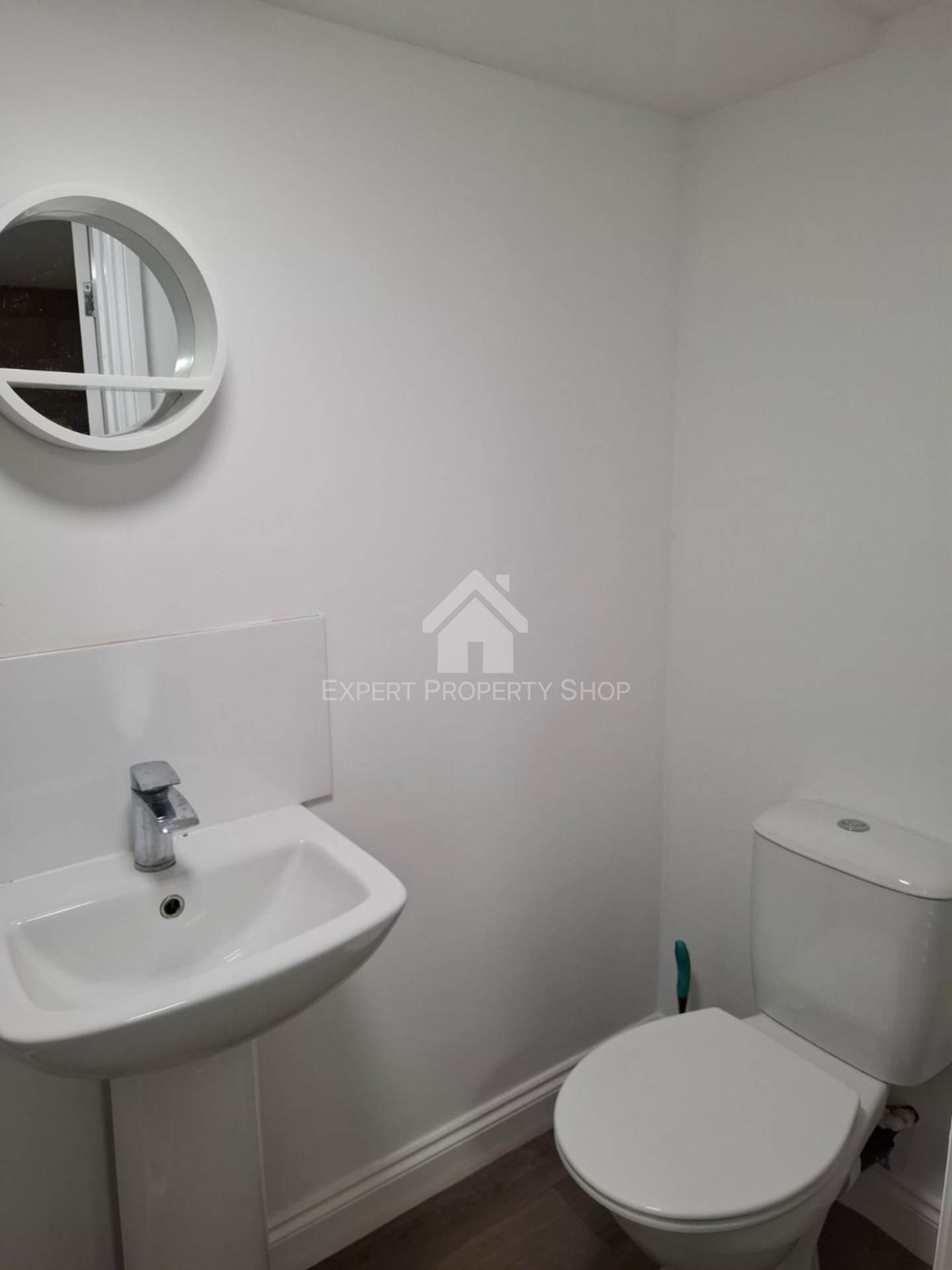 **En-Suite room Available**Newgate Street, Worksop, Image 5