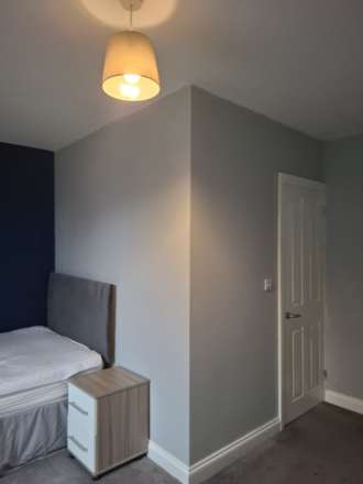 **AVAILABLE NOW** Room 9, 20 Newgate Street, Worksop, Image 3