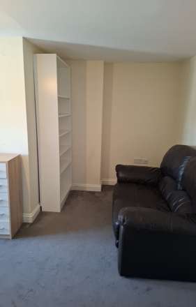 **DOUBLE EN-SUITE ROOM** 20 Newgate Street, Worksop, Image 2