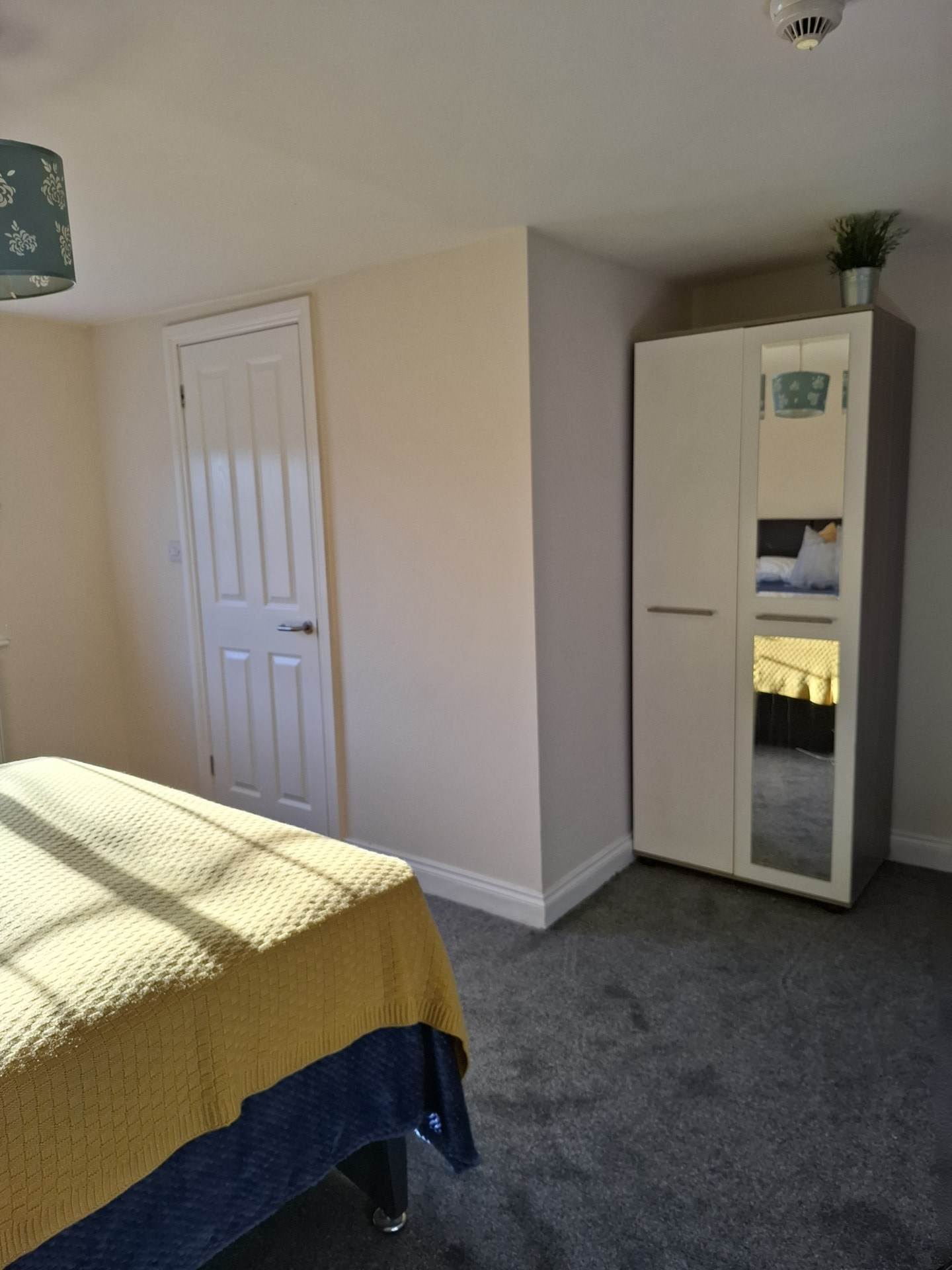 **AVAILABLE EARLY JANUARY** Room 12. 20 Newgate Street, Worksop, Image 2
