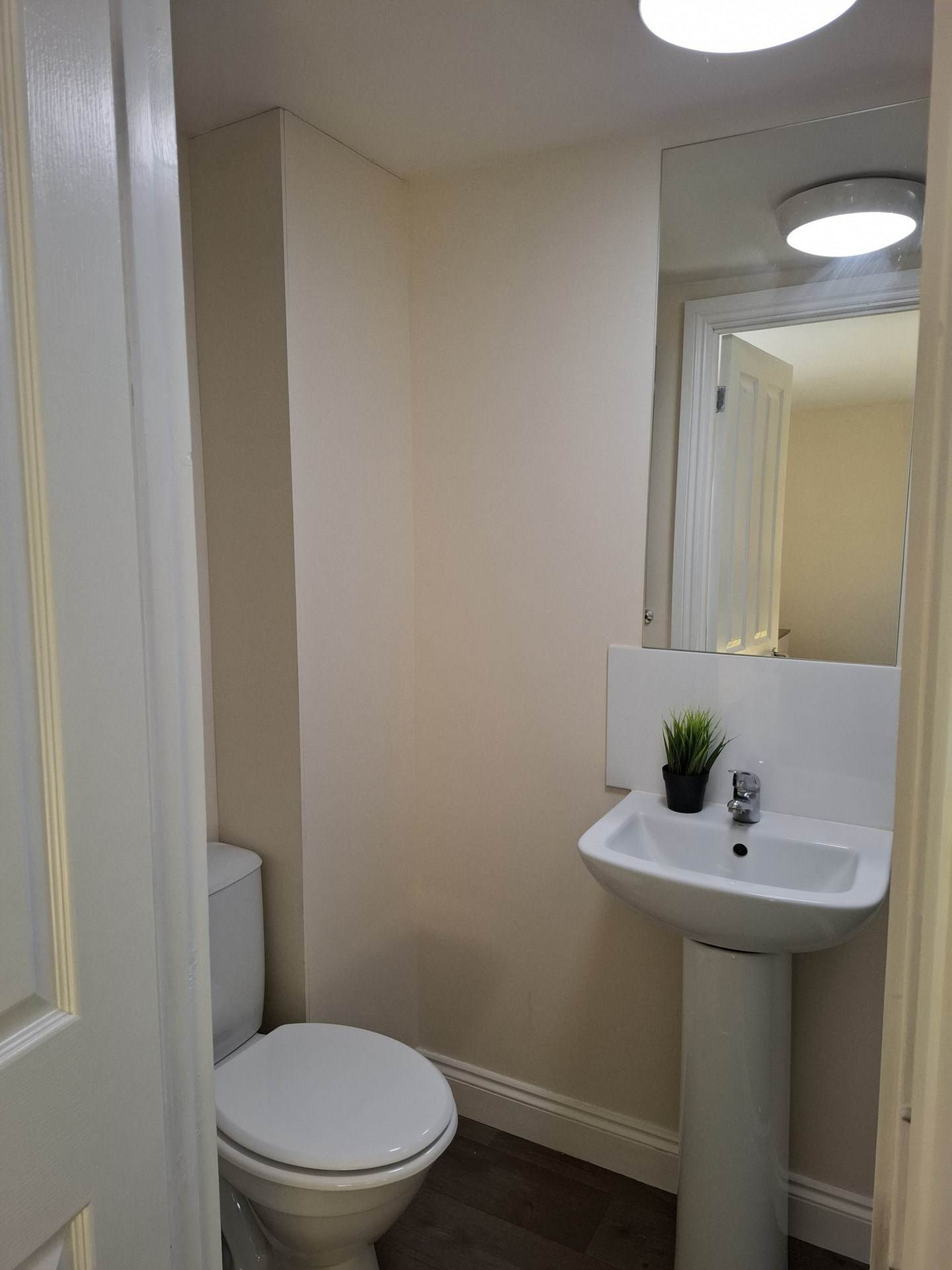 **AVAILABLE EARLY JANUARY** Room 12. 20 Newgate Street, Worksop, Image 3
