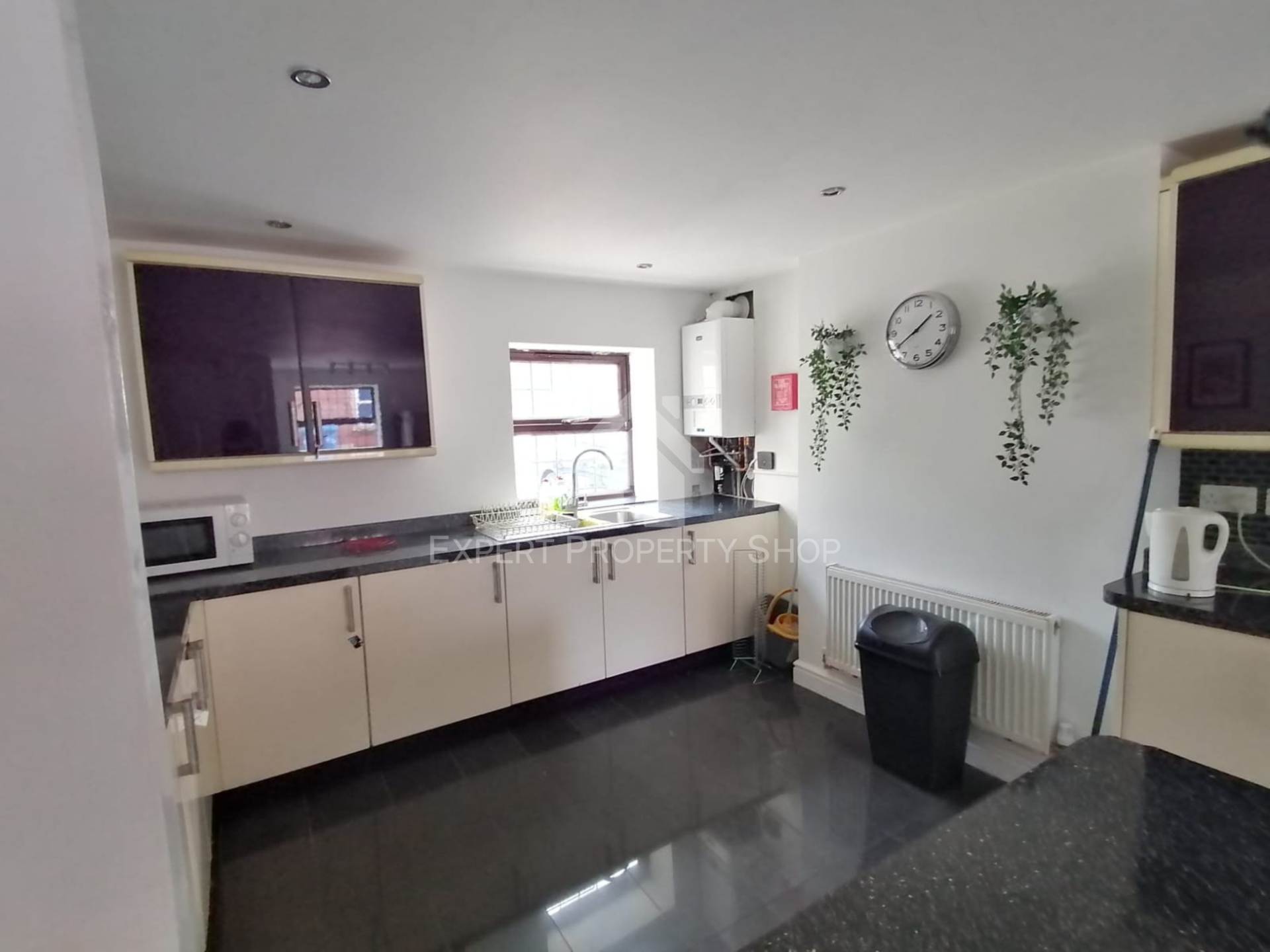 **ROOM AVAILABLE** Room 3, 88 Carlton Road, Worksop., Image 3