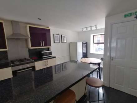 **ROOM AVAILABLE** Room 3, 88 Carlton Road, Worksop.