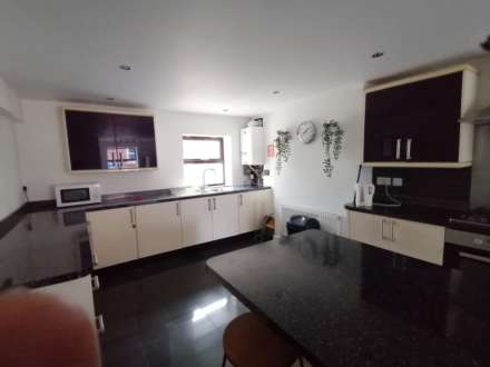 **ROOM AVAILABLE** Room 3, 88 Carlton Road, Worksop., Image 2