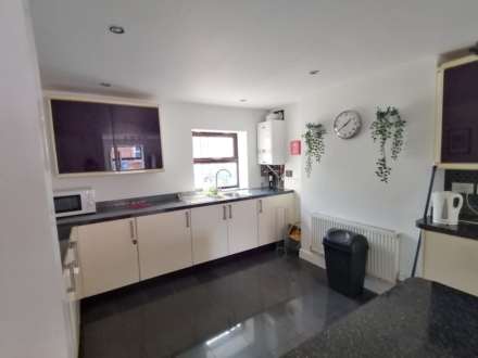 **ROOM AVAILABLE** Room 3, 88 Carlton Road, Worksop., Image 3