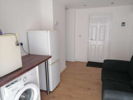**ROOM AVAILABLE** Room 3, 88 Carlton Road, Worksop., Image 4