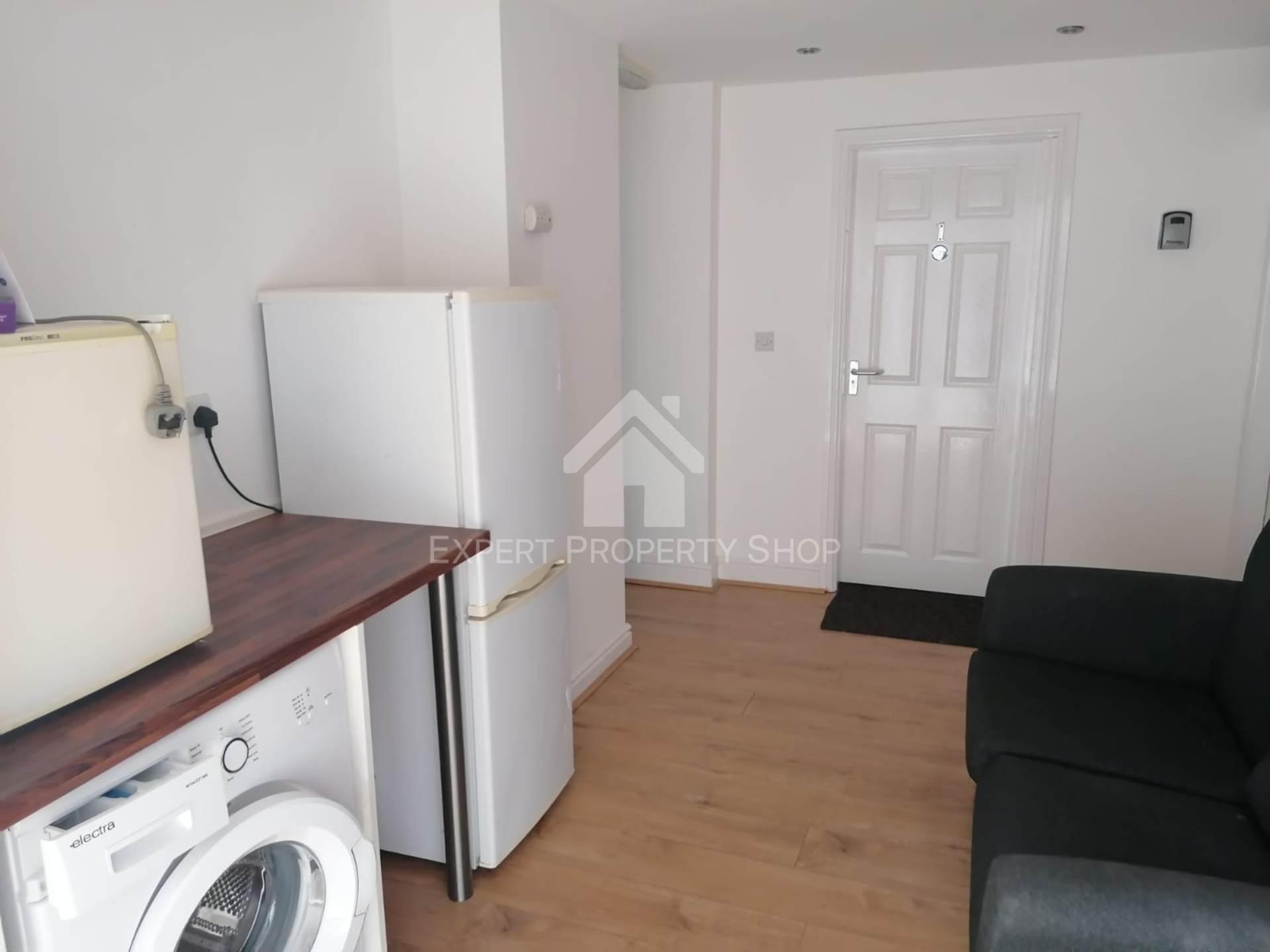**AVAILABLE NOW**Room 6.  Carlton Road, Worksop, Image 11