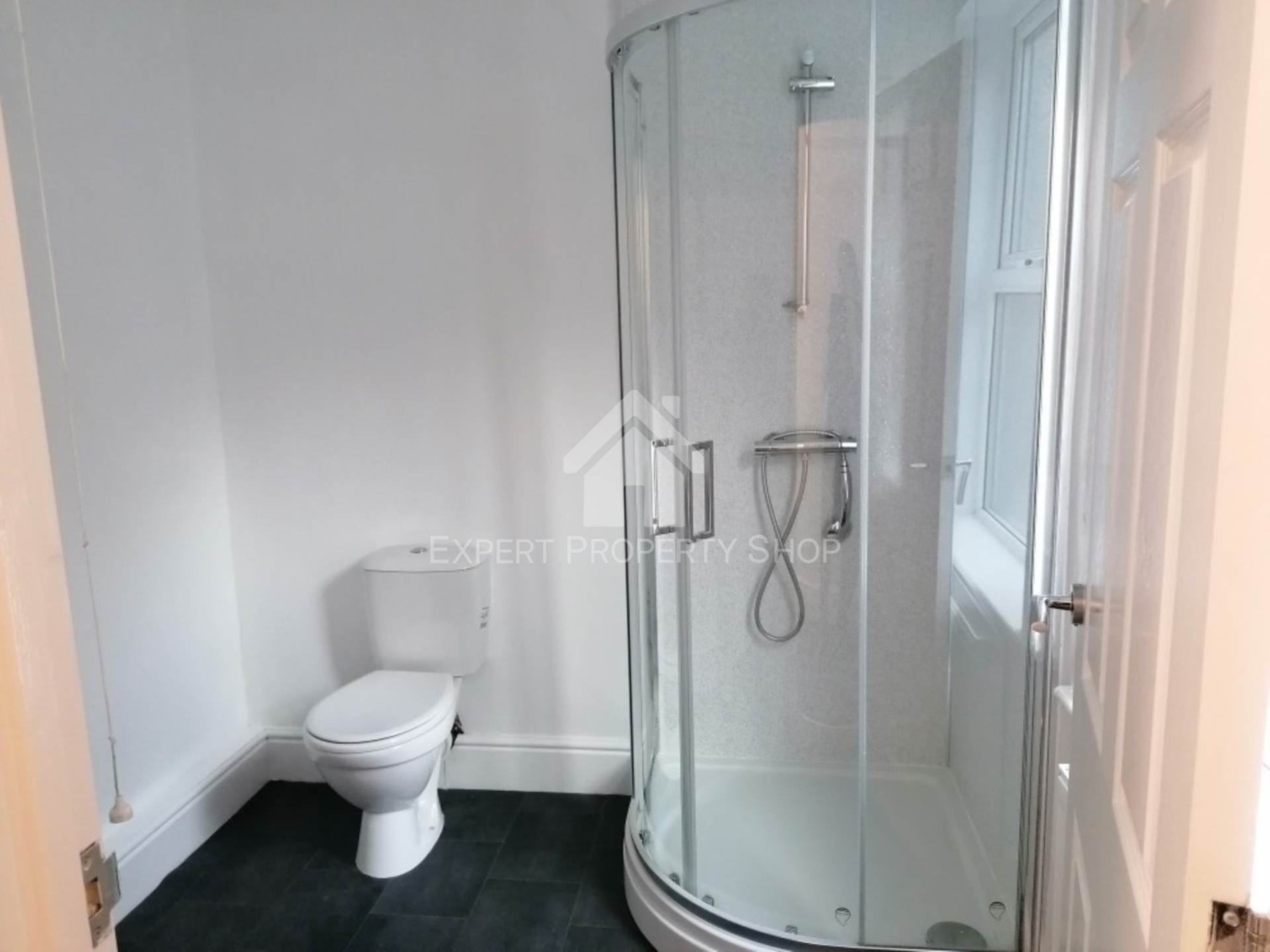 **DOUBLE ROOM AVAILABLE** 107 Watson Road.Worksop,, Image 5