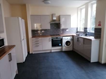 **DOUBLE ROOM AVAILABLE** 107 Watson Road.Worksop,, Image 4