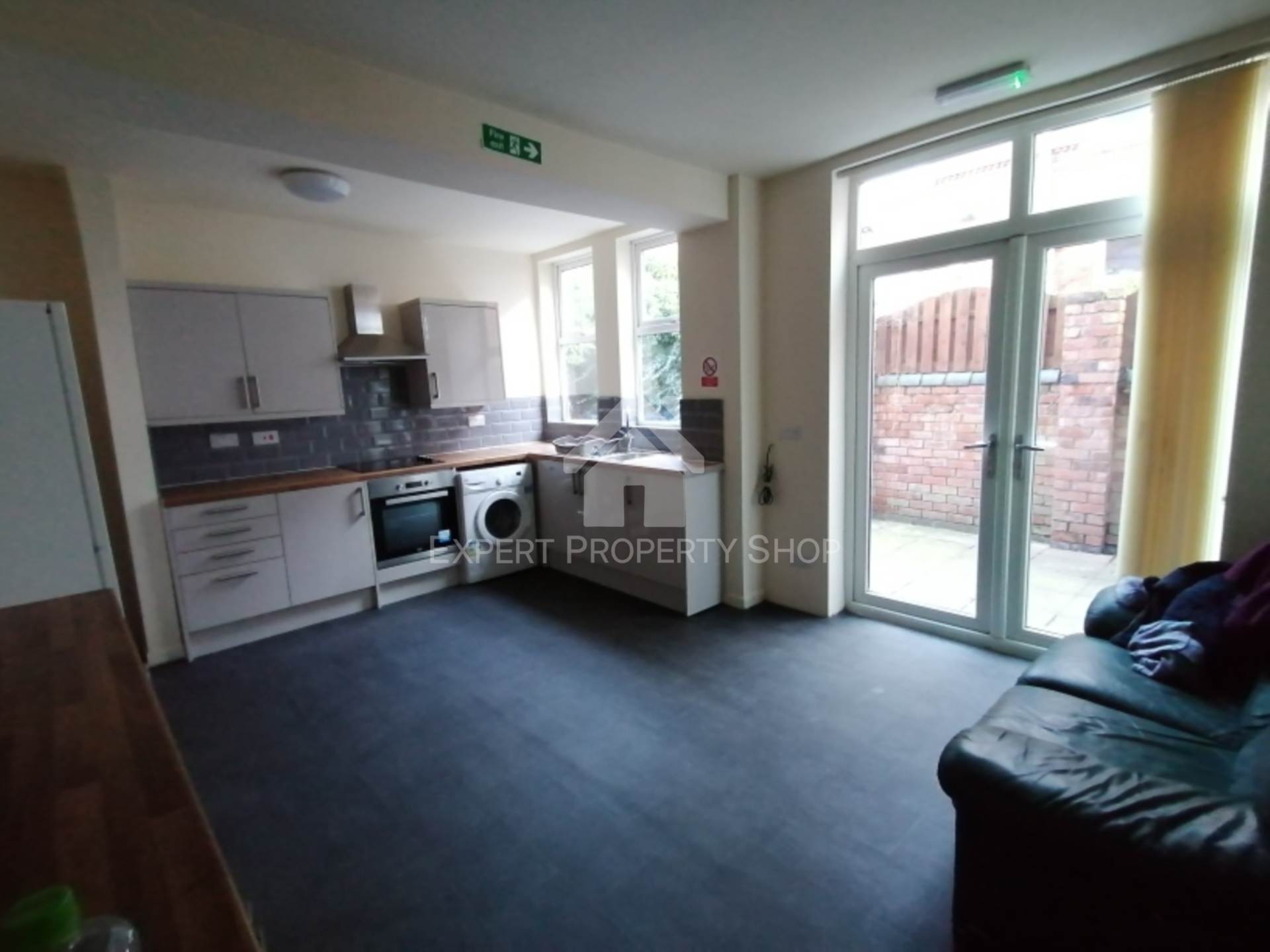 **ROOM AVAILABLE**Room 4, Watson Road.Worksop,, Image 9