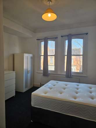 **AVAILABLE NOW**Room 4, 46 Watson Road, Worksop, Image 4