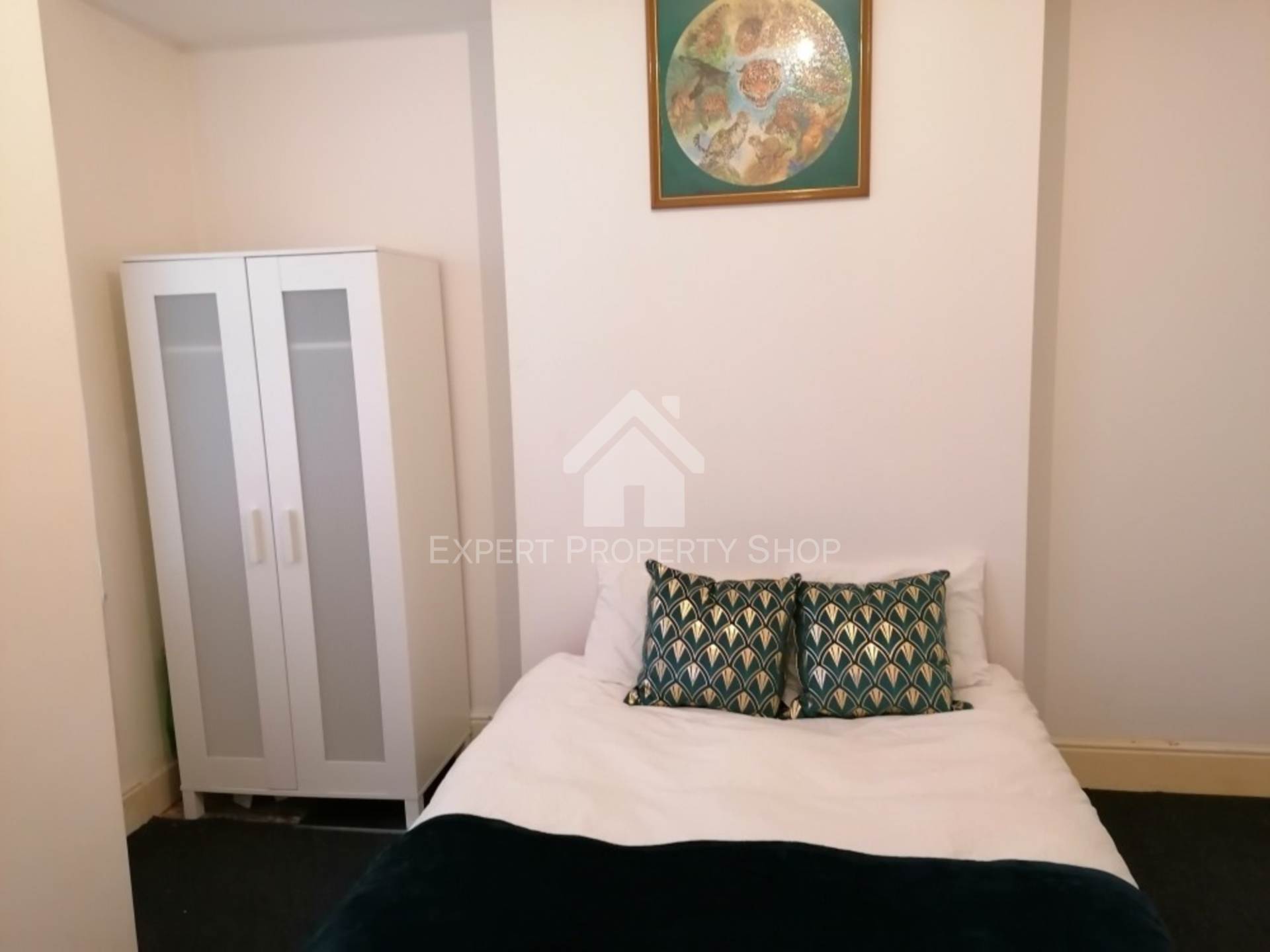 **EN-SUITE ROOM**Watson Road, Worksop, Image 2