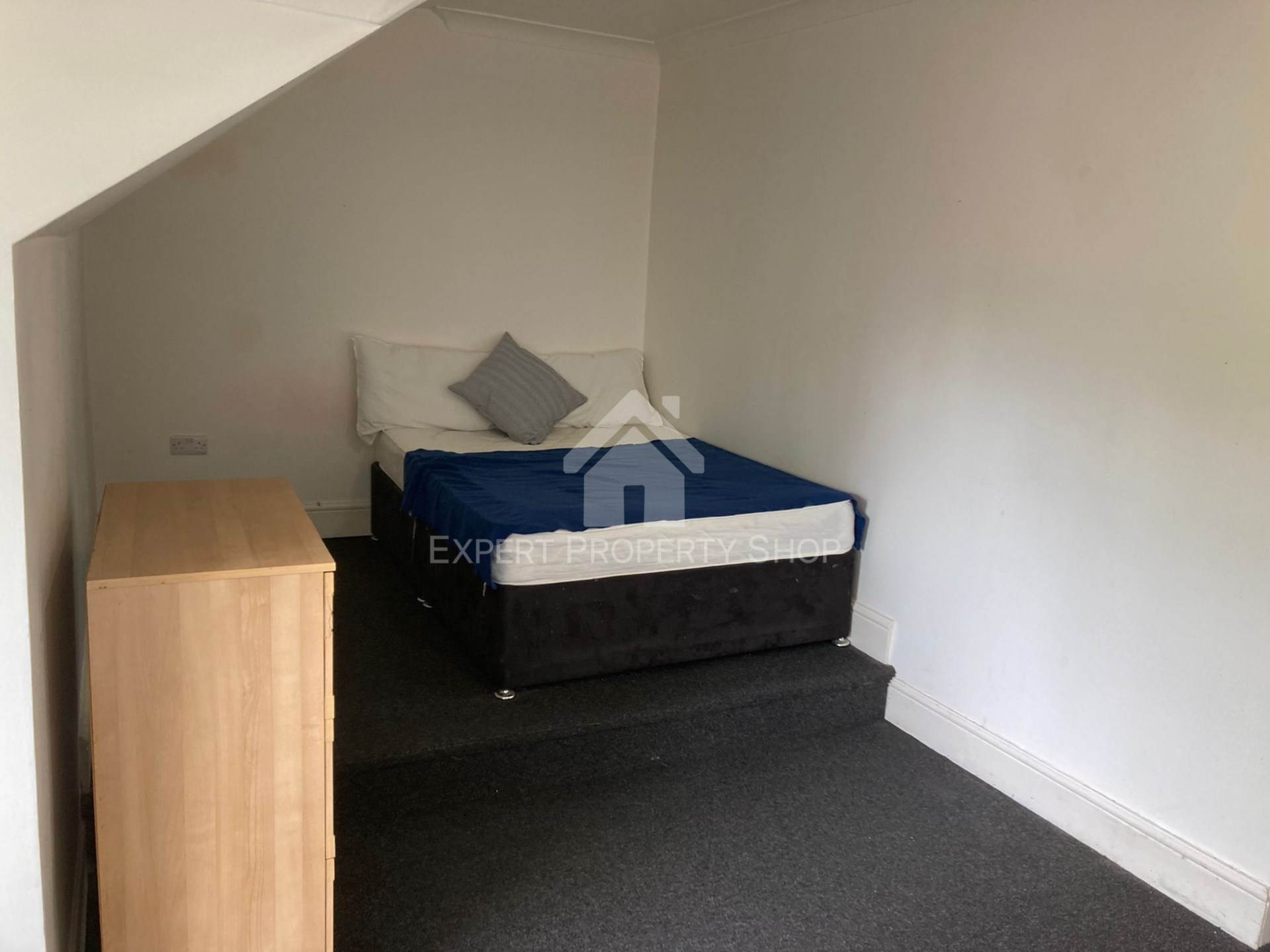 **En-Suite Room**Watson Road, Worksop, Image 3