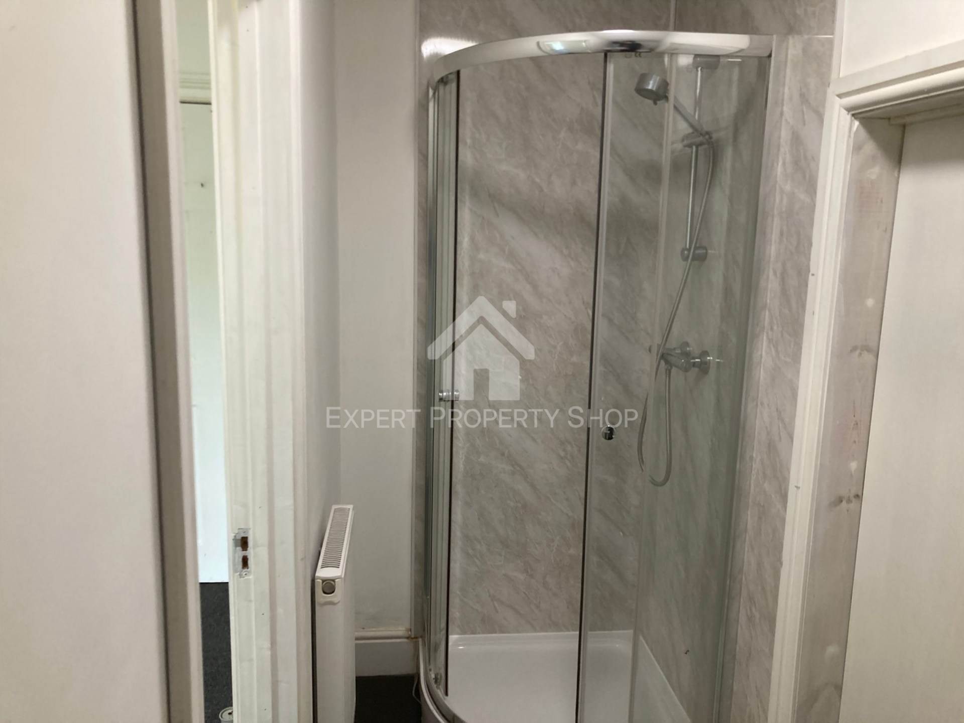 **En-Suite Room**Watson Road, Worksop, Image 5