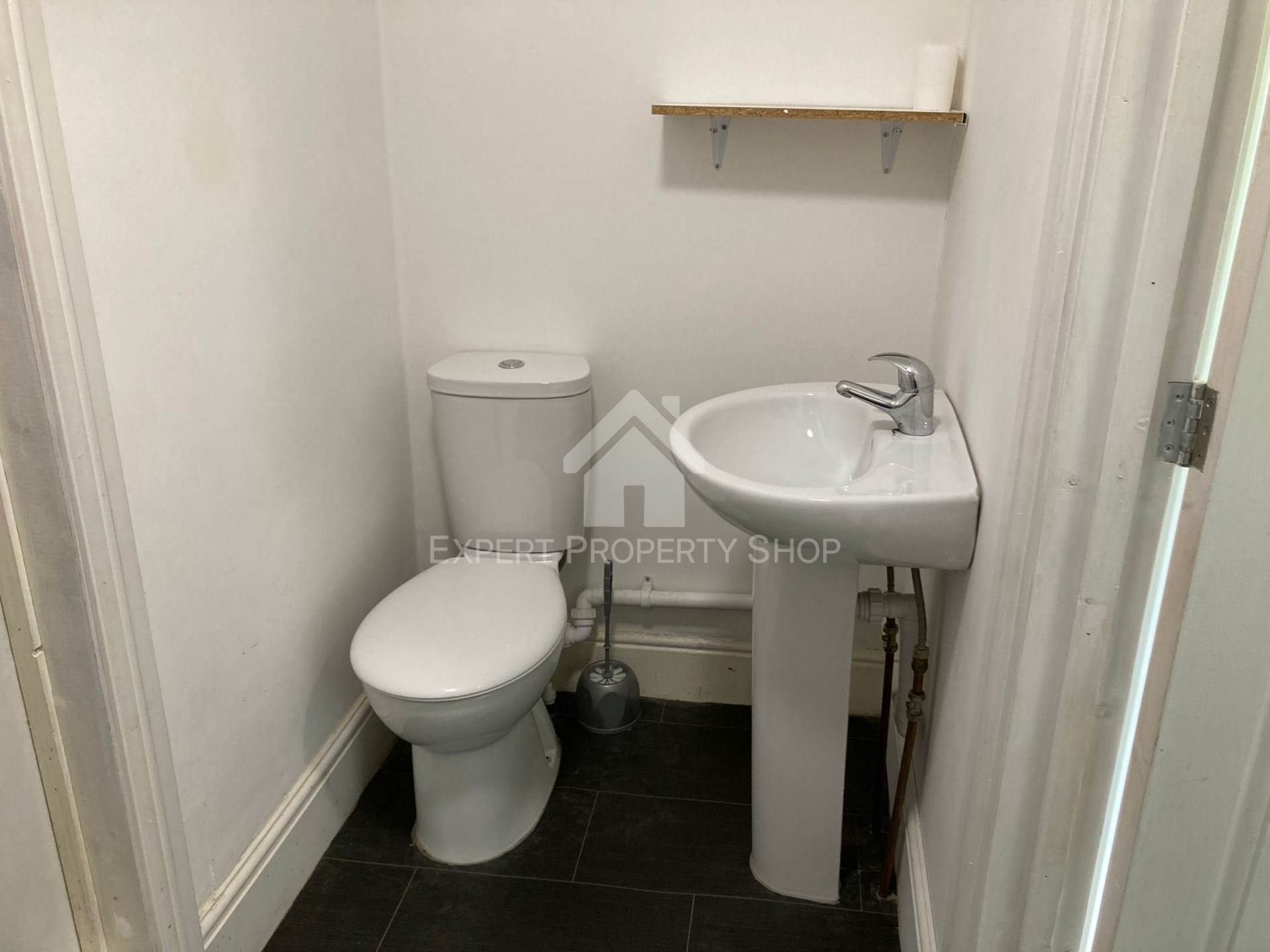 **En-Suite Room**Watson Road, Worksop, Image 6