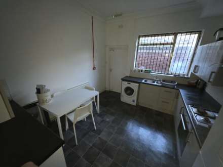 **En-Suite Room**Watson Road, Worksop, Image 7